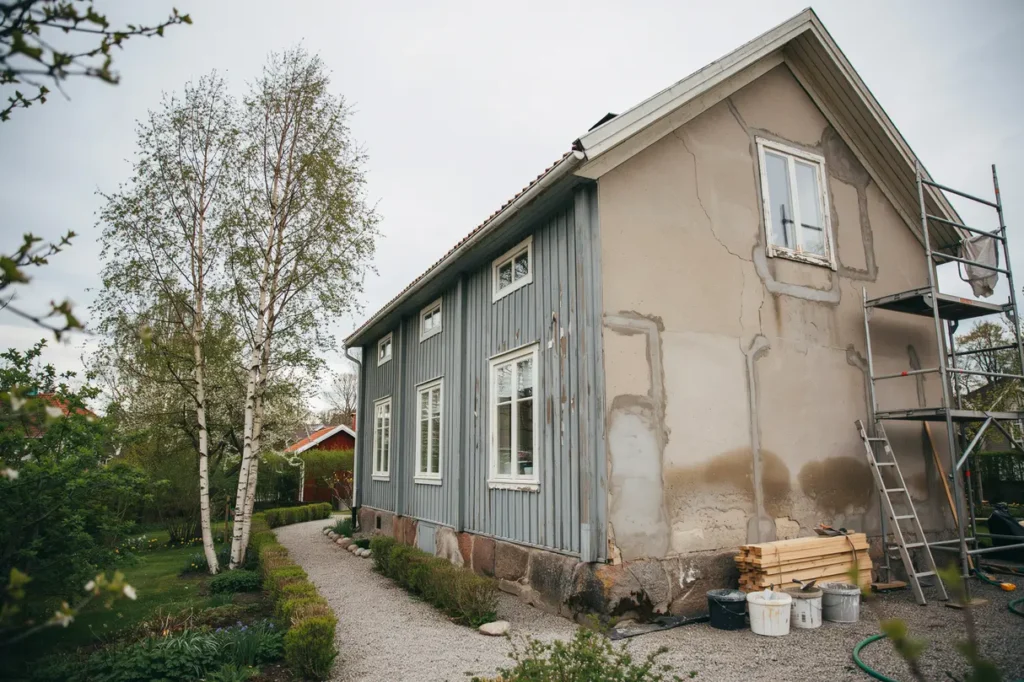 fasadrenovering p tr eller putsfasad tecken materialval och smart planering f r ett h llbart hus